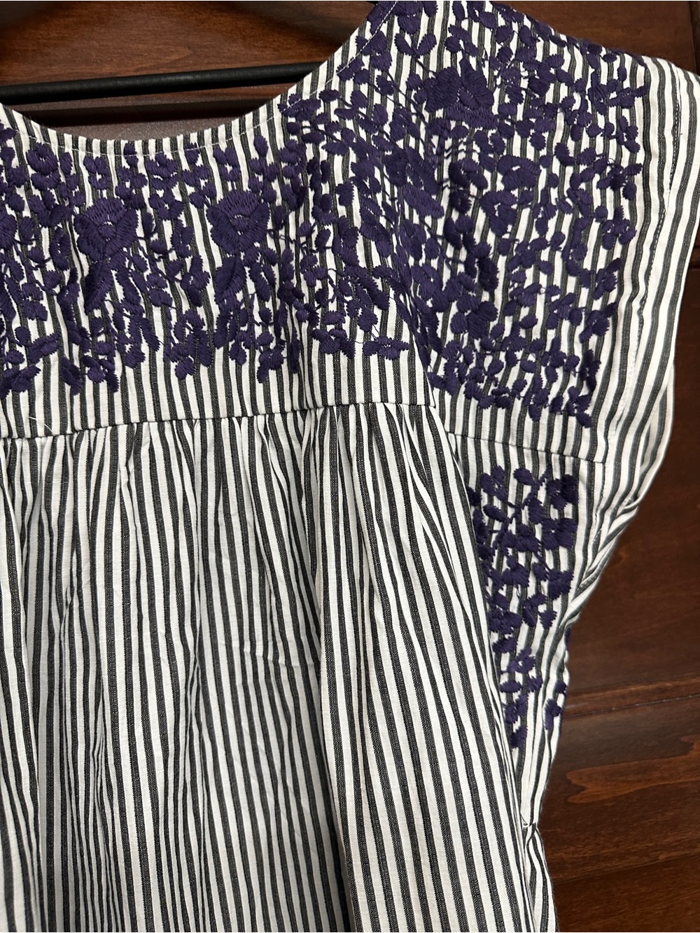 Spirit Dress Women’s cotton blouse with Purple Embroidered flowers - Picture 3 of 7
